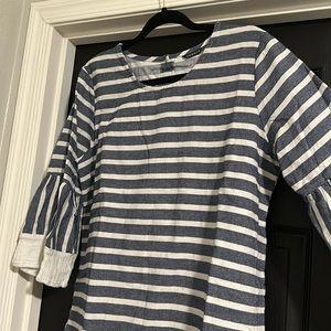 Nautical Dreams meets Bohemian Outings in this blue/white womens top sz. Large